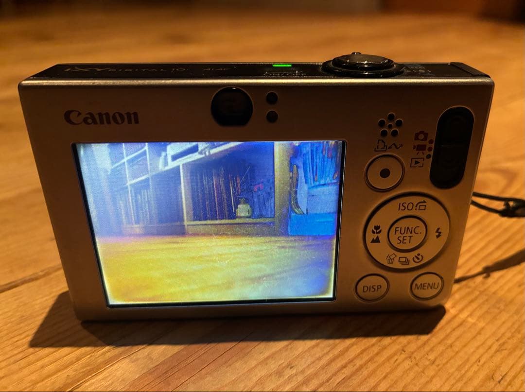 ixy digital10 中古品ジャンク品扱いSDカード　バッテリーと充電器付