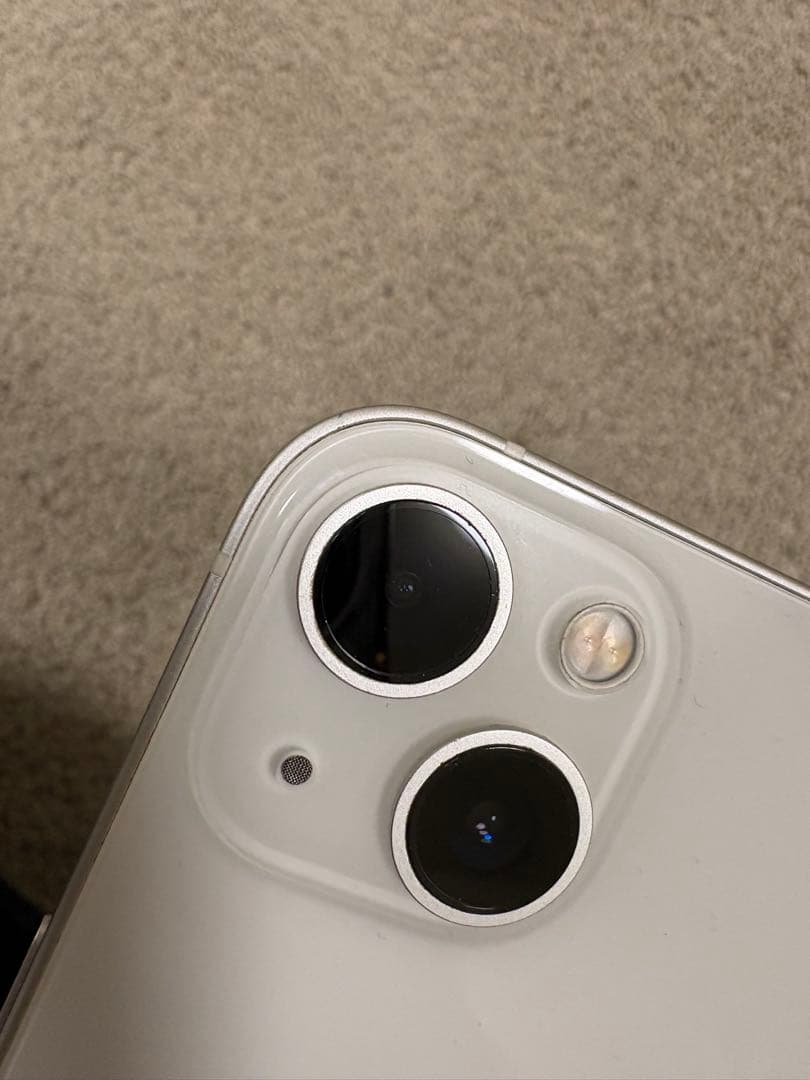 Apple iPhone 13 スターライト