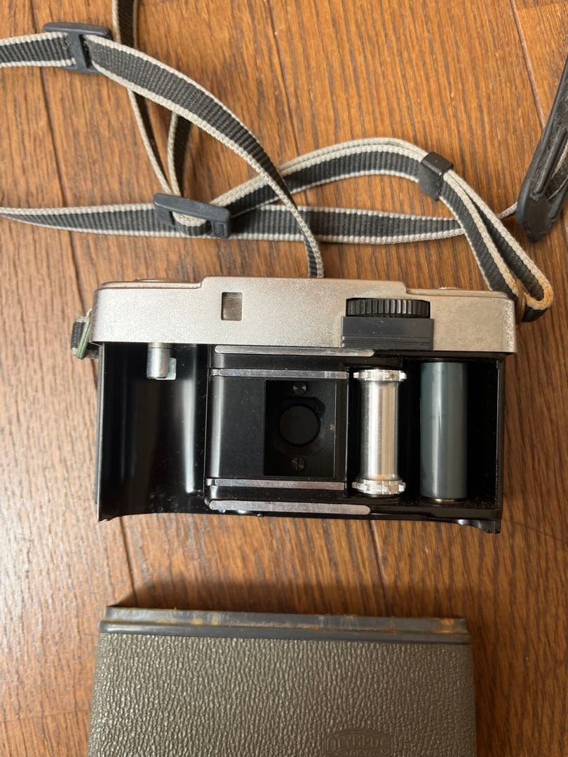 OLYMPUS PEN-EEフィルムカメラ