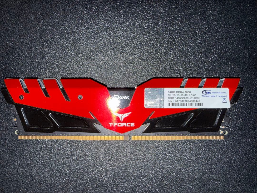 【動作確認済】Team DDR4 3000 16GB メモリ (1枚のみ)