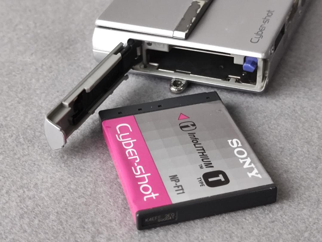 SONY ソニー　Cyber-shot DSC-T9　デジタルカメラ
