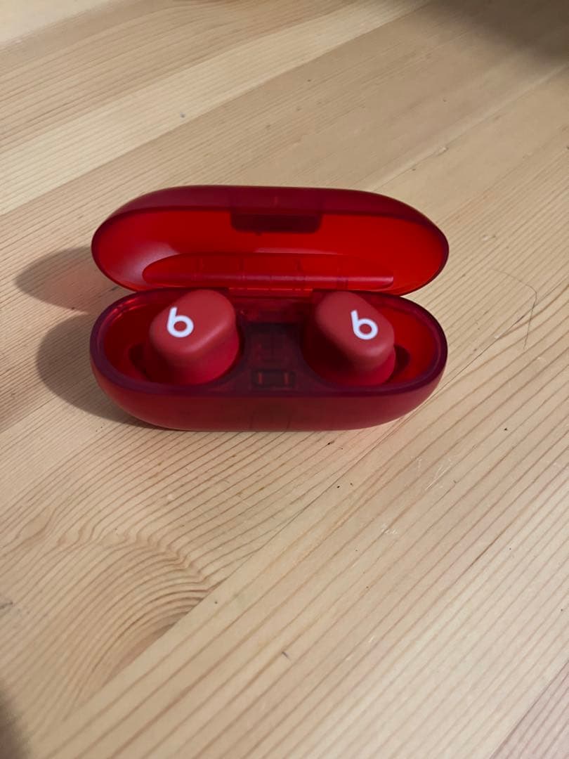 Beats Solo Buds レッド