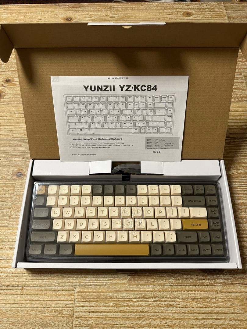 【極美品】 YUNZII YZ KC 84 メカニカルキーボード おまけ付き