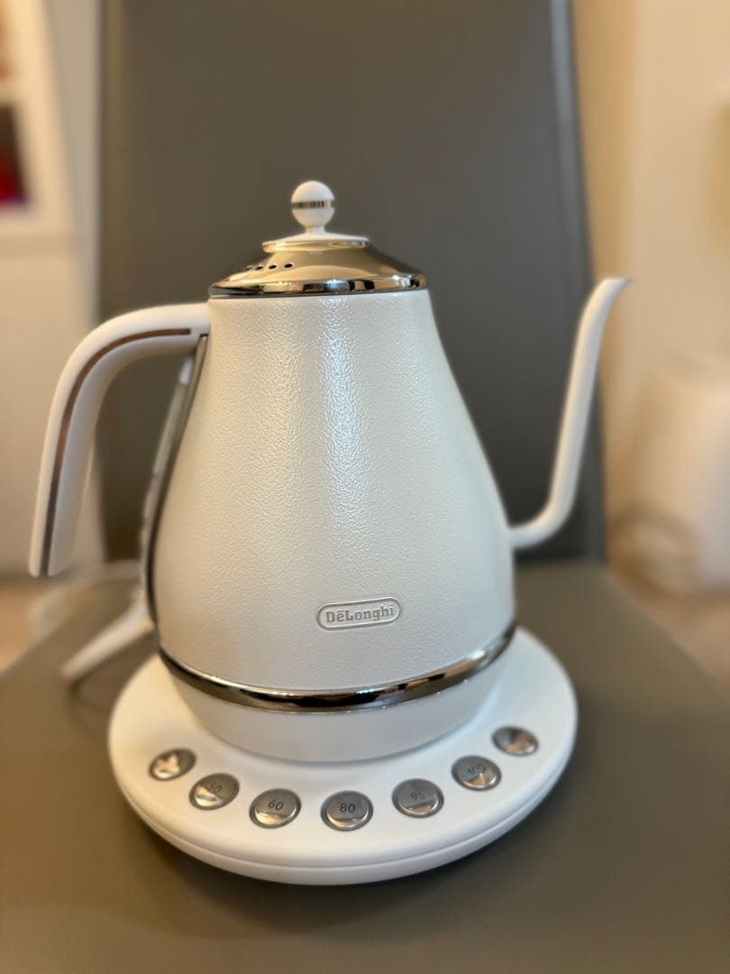 DeLonghi KBOE1230J-W（ホワイト） ホワイト電気ケトル