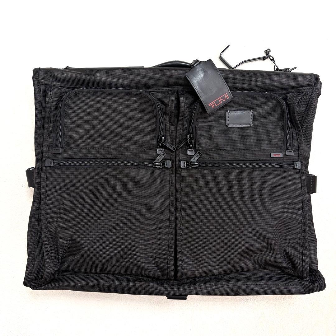 【極美品】TUMI ナイロン ガーメントバッグ ハンガーと袋付き ビジネス 旅行