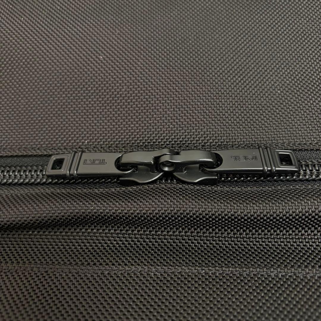 【極美品】TUMI ナイロン ガーメントバッグ ハンガーと袋付き ビジネス 旅行