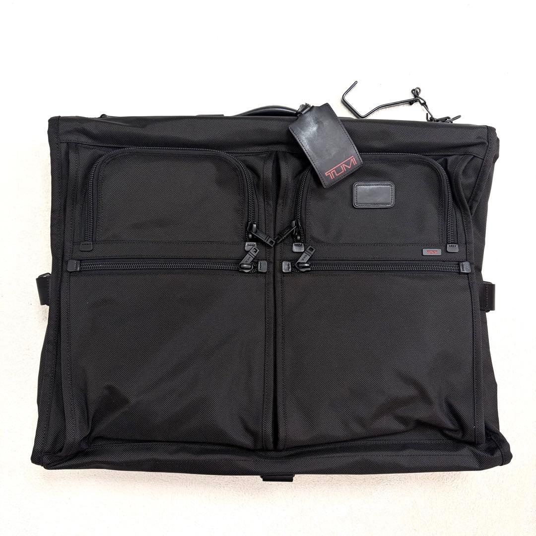 【極美品】TUMI ナイロン ガーメントバッグ ハンガーと袋付き ビジネス 旅行