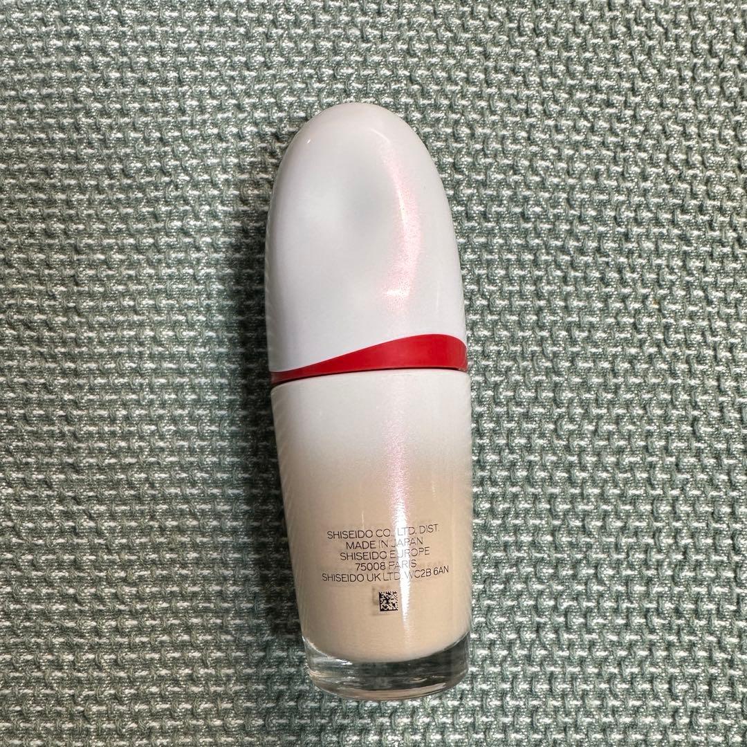 SHISEIDO エッセンス スキン グロウ 140 Porcelain