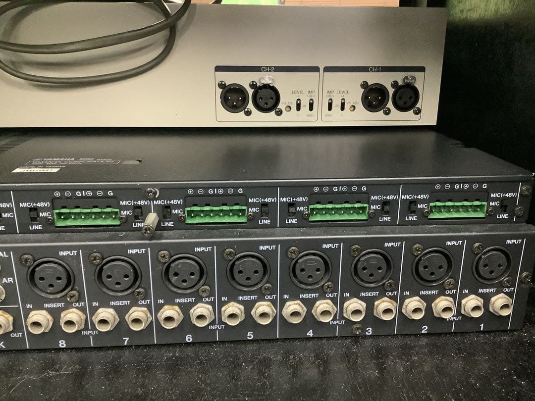 ヤマハ　アナログミキサーMV800 とVU メーター 6uラックのset