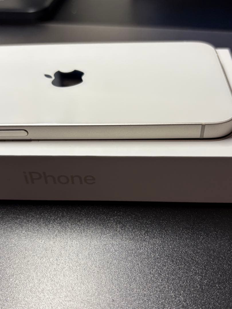 iPhone 14 128GB ライトニングケーブル EarPods付き