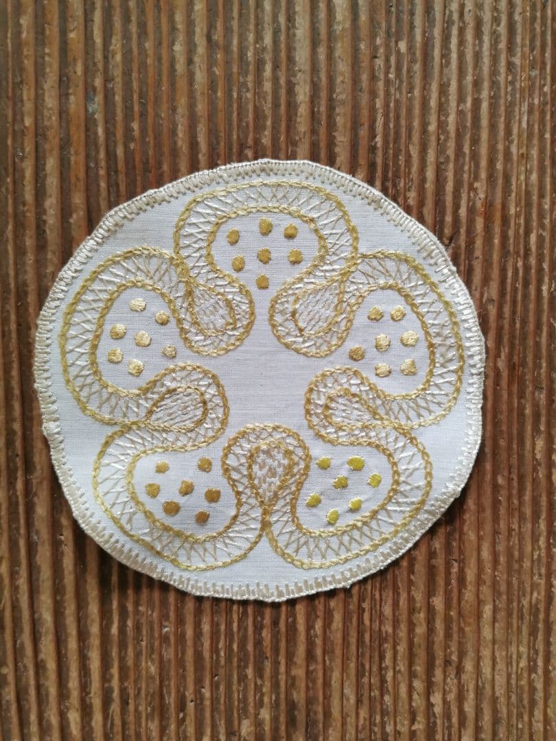 アンティーク ソサイエティシルク刺繍ドイリー上質リネン 5枚花弁 山吹色&檸檬