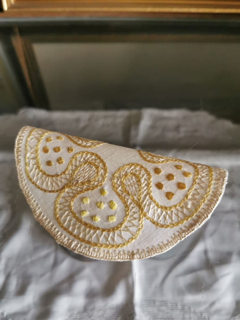 アンティーク ソサイエティシルク刺繍ドイリー上質リネン 5枚花弁 山吹色&檸檬