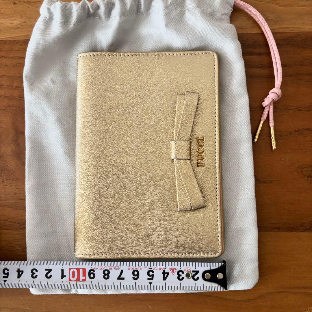 ■ 美品 ■ EMILIO PUCCI ゴールド レザーパスポートケース リボン
