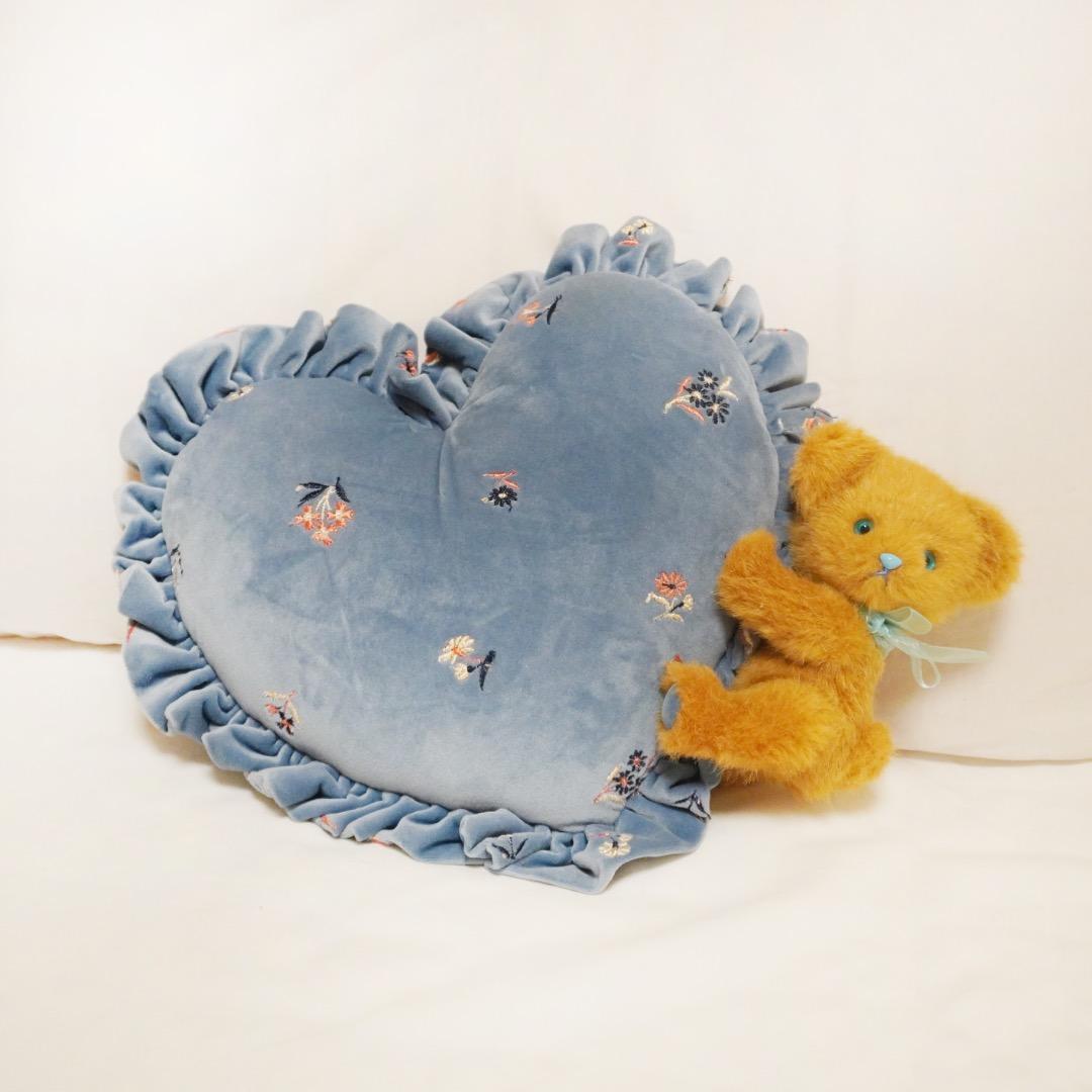 Zaza Bear ハートクッション付きテディベア