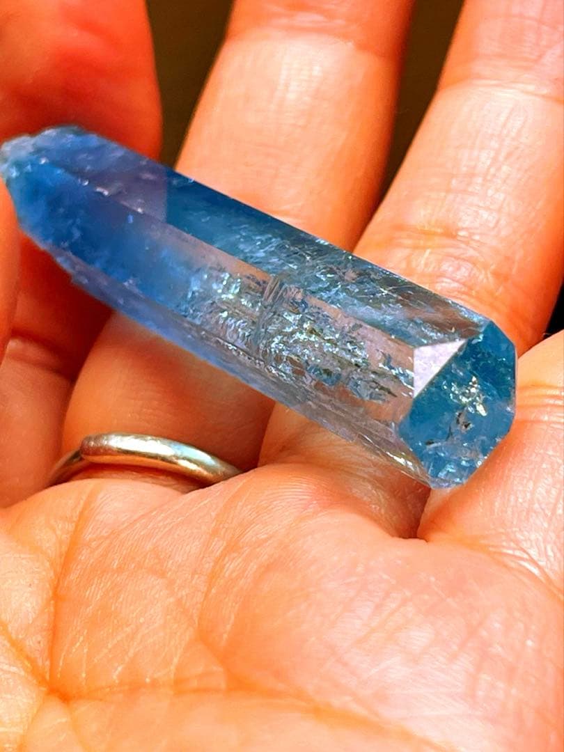 ベトナム産アクアマリン 単結晶 50.10ct超希少 バイカラー レインボー内包