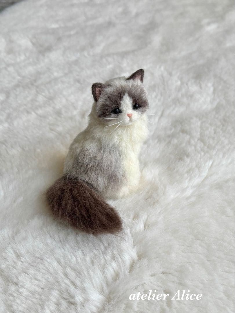ラグドール　羊毛フェルト　猫　ぬいぐるみ　置物　ドール　ハンドメイド　ハチワレ
