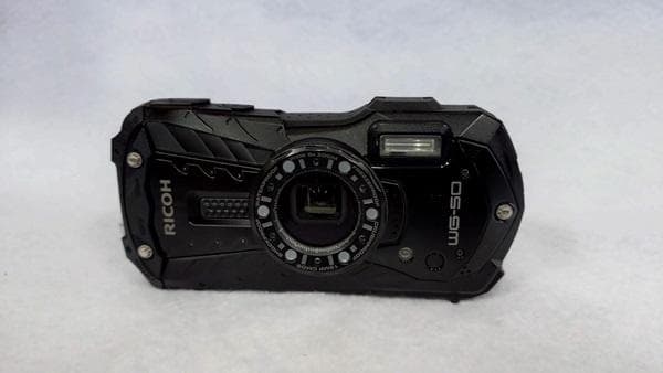 Y【中古品】リコー　防水コンパクトデジタルカメラ　WG-50　黒色　S