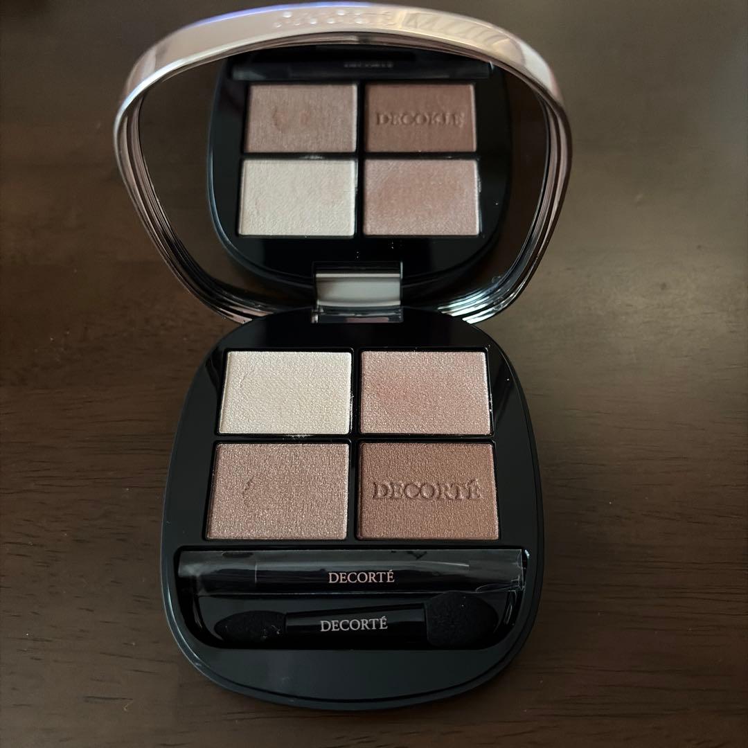 コスメデコルテ　スキンシャドウ　デザイニングパレット01 Rosy Brown