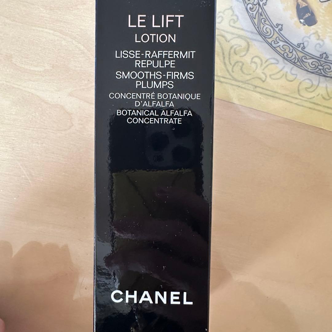 CHANEL ル　リフトローション　巾着と試供品付き