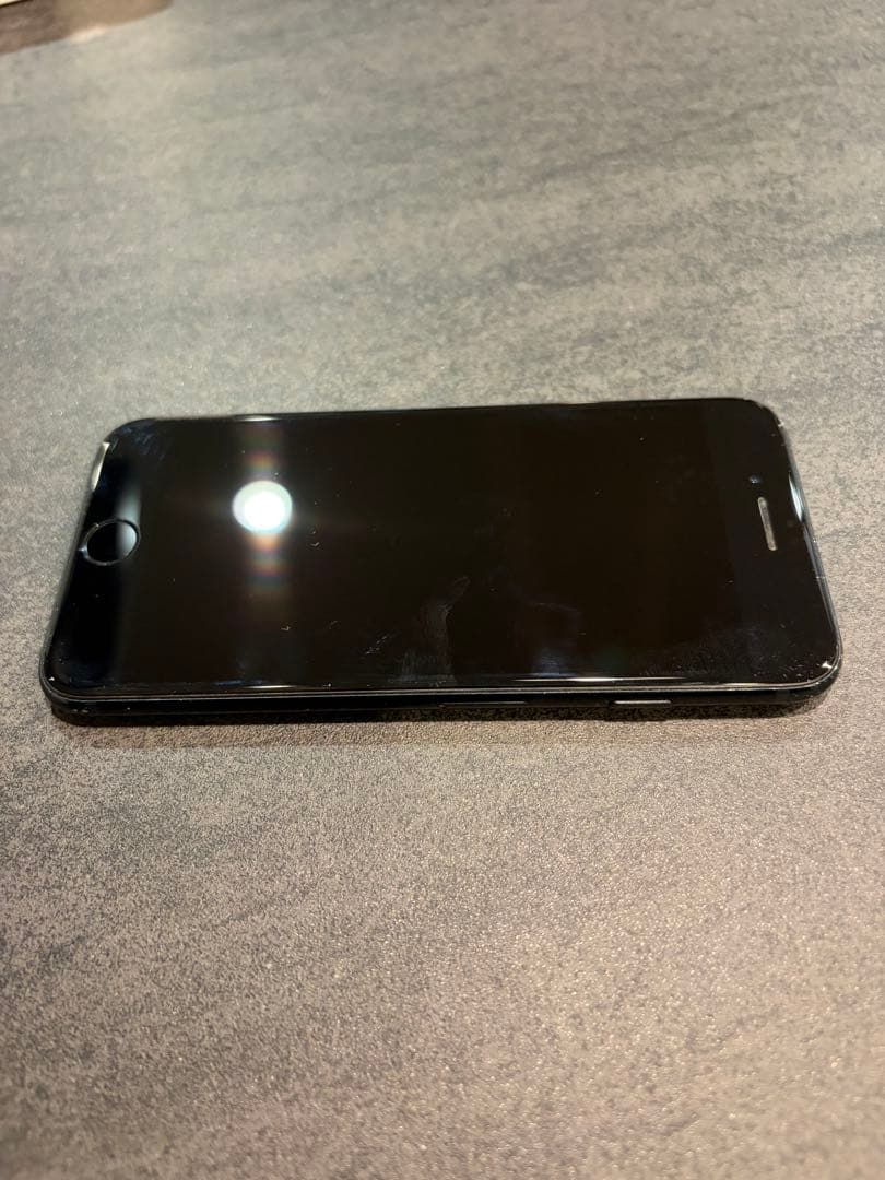 Apple iPhone se 128GB 第３世代　ブラック　背面ひび割れ