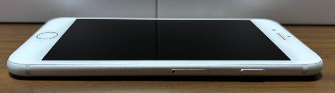 iPhone8 シルバー 64GB SIMロック解除済【箱・純正イヤホン付】