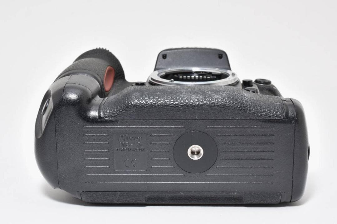 Nikon F100 ボディ + MB-15 パワーバッテリーパック #1187
