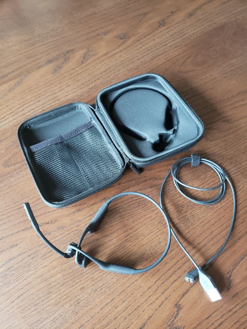SHOKZ 骨伝導イヤホン本体と付属品　Open Comm Black C102