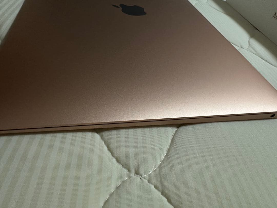 M1チップ搭載13インチMacBook Air - ゴールド