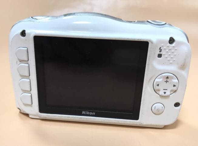 ♪人気カラー♪ニコン Nikon クールピクス S33　SDカード付　ホワイト色