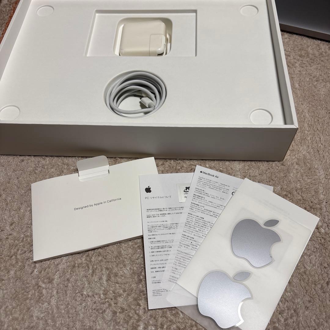 Apple M1チップ搭載13インチMacBook Air 元箱付き