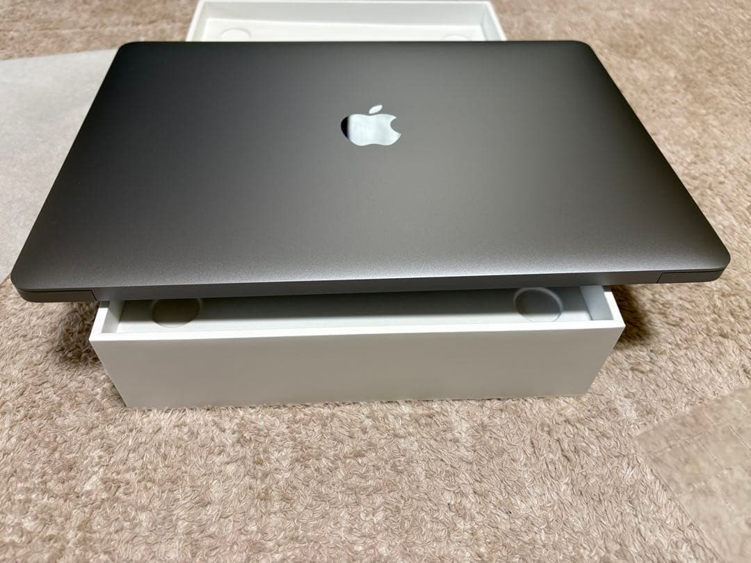 Apple M1チップ搭載13インチMacBook Air 元箱付き
