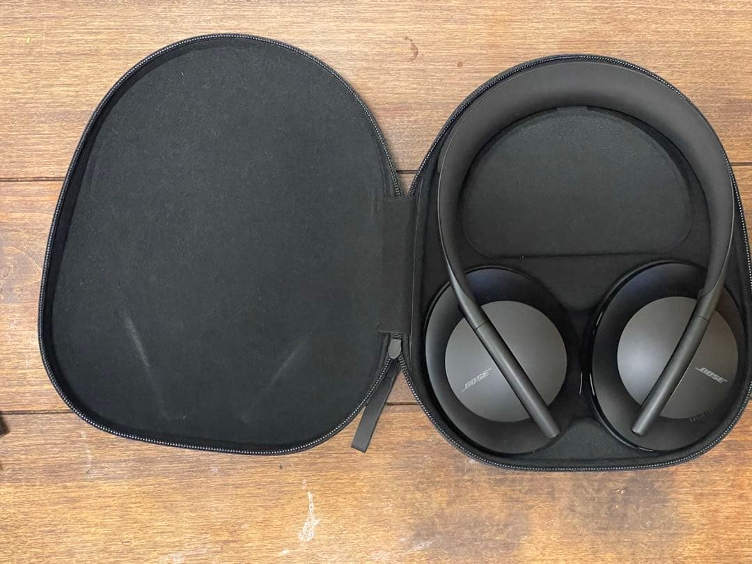 Bose ワイヤレスヘッドホン 700 ケース付き