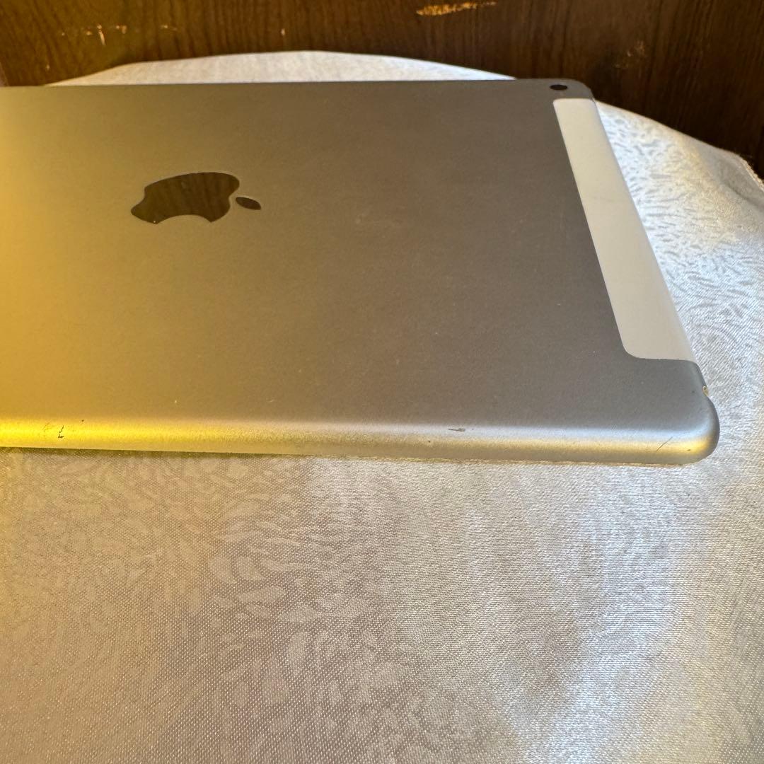 Apple iPadAir 2 シルバー　32GB 本体　動作確認済み