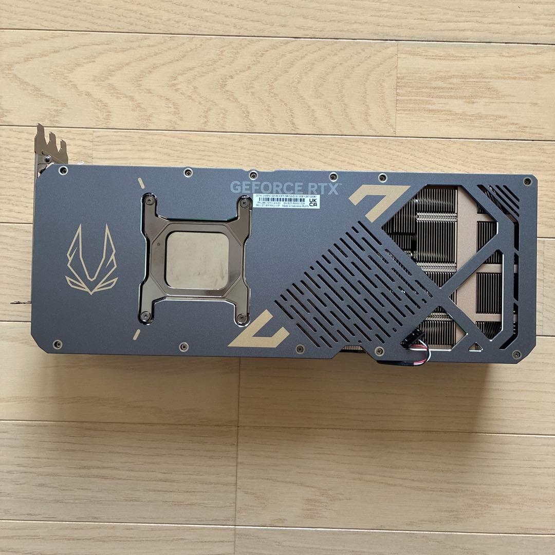 zotac 5090 ヒートシンク　ファン　など