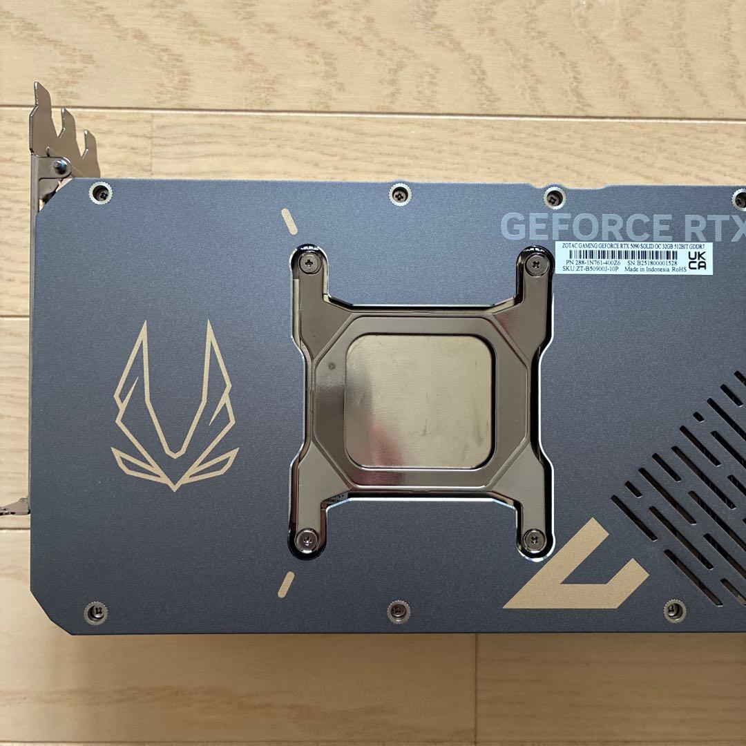 zotac 5090 ヒートシンク　ファン　など