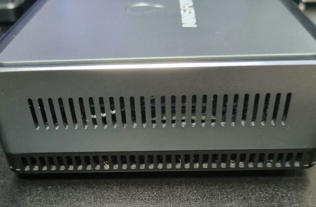 MINISFORUM UM700 ミニPC
