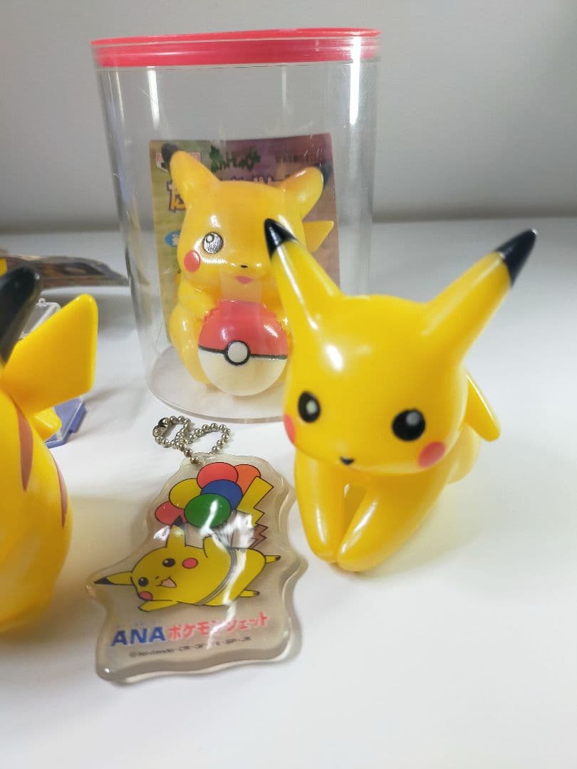 ピカチュウ　レトロ　ソフビ フィギュア　ポケモン ３０周年 Pokemon 当時