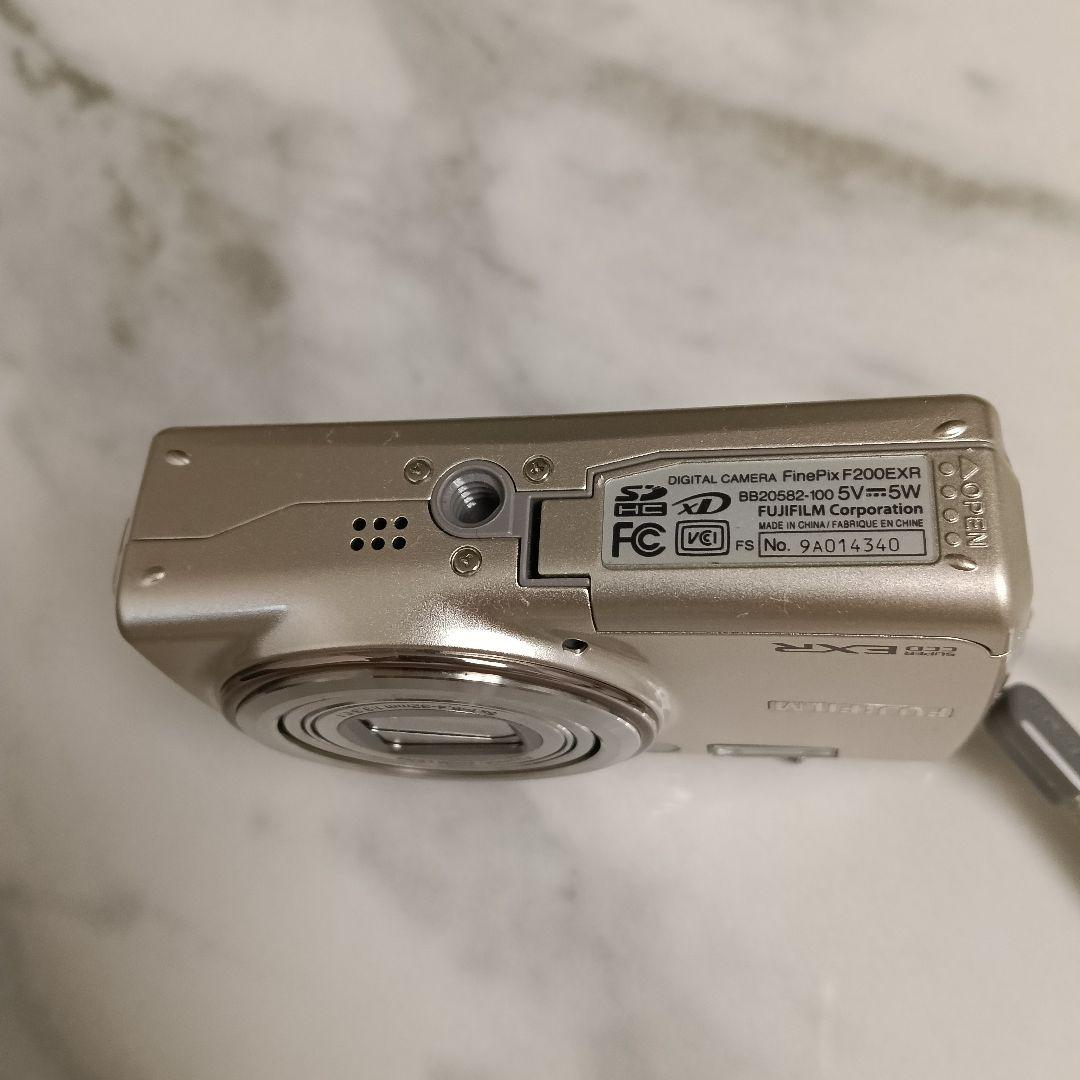 美品 FUJIFILM FinePix F200EXR シャンパンゴールド