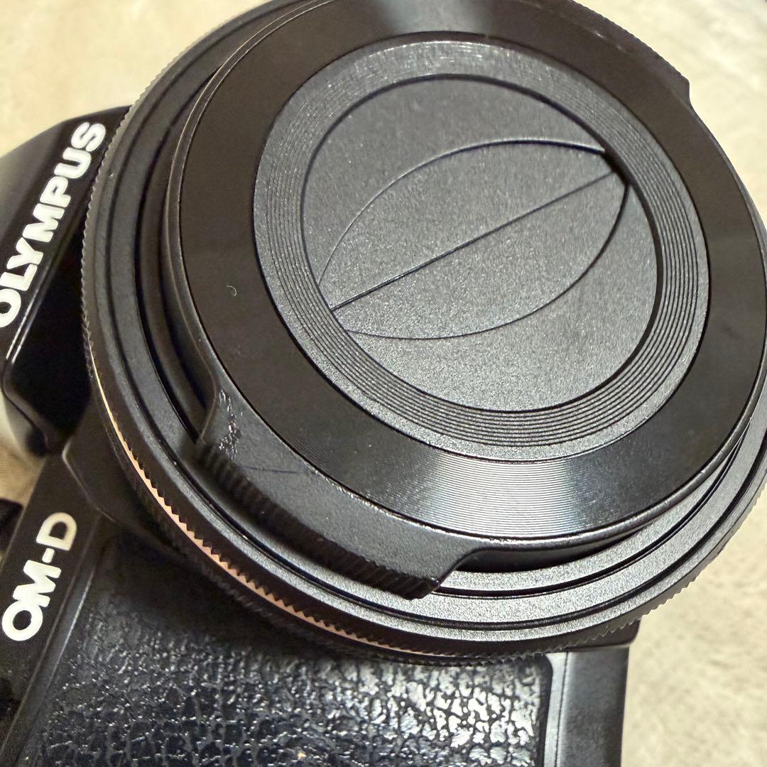 【ジャンク品】オリンパス　ミラーレス一眼　om-d e-m10