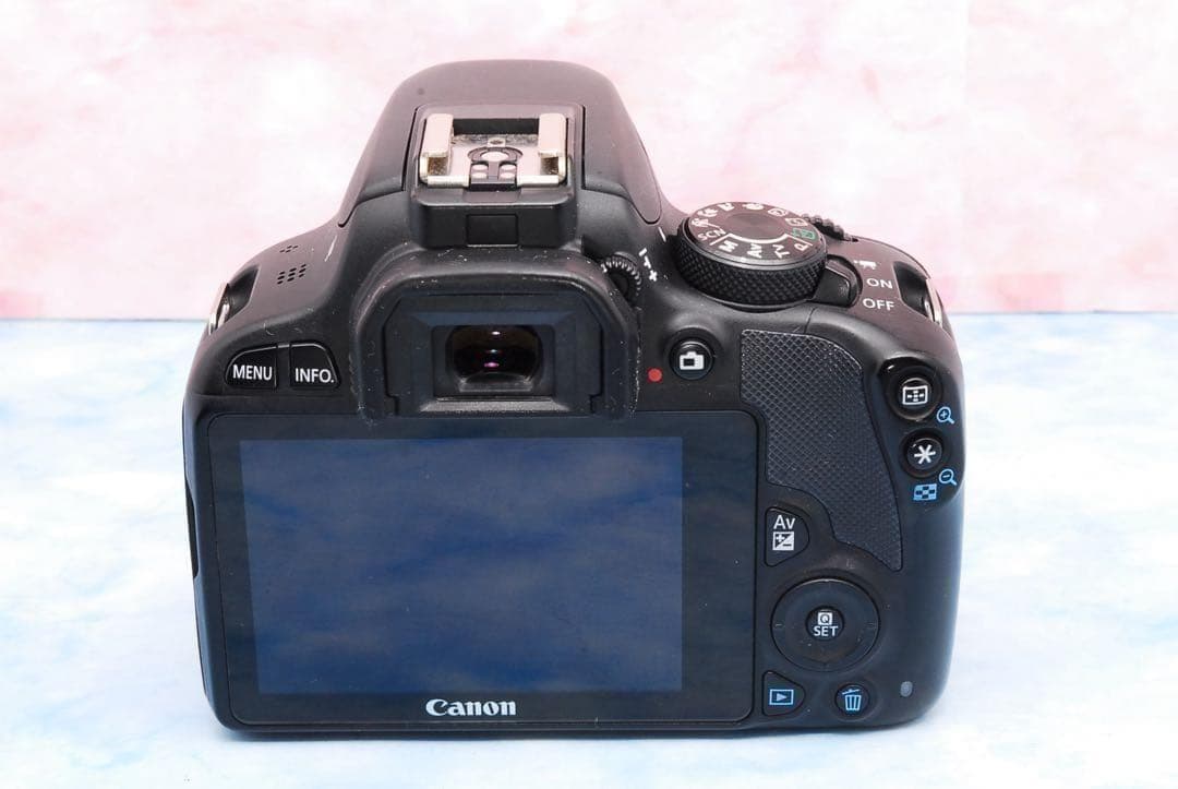 Canon Kiss X7✨小型＆軽量で持ち運びラクラク✨一眼レフカメラ