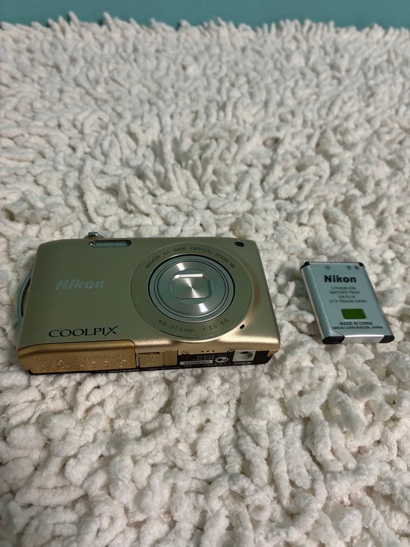 Nikon ニコン COOLPIX S3300 ゴールド コンデジ　カメラ