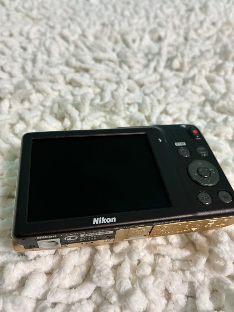 Nikon ニコン COOLPIX S3300 ゴールド コンデジ　カメラ