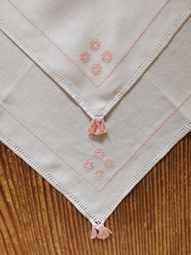 アンティーク フレンチリネン？ 珊瑚色の花/リーフ刺繍 フリンジ付きクロス α