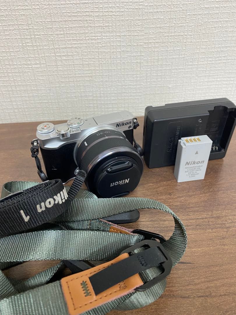 Nikon 1 J5 1NIKKOR 10-30mm 3.5〜5.6 VR