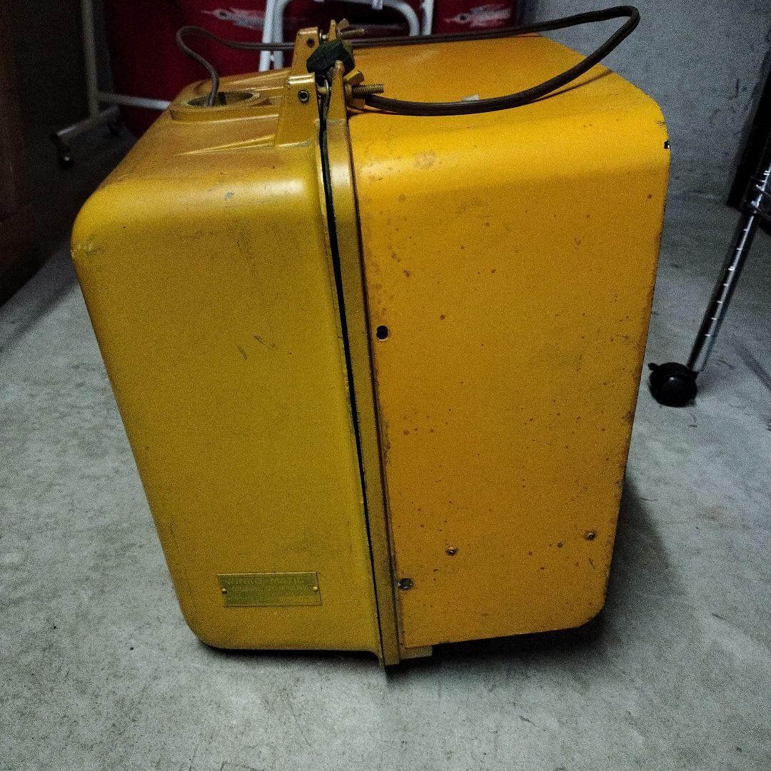 アメリカの信号機を加工した置物です