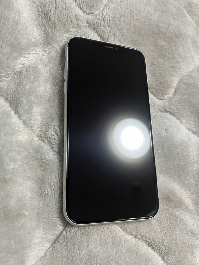 【ジャンク】iPhoneXR64GB白 電源入らず 画面微細割れiCloud不明