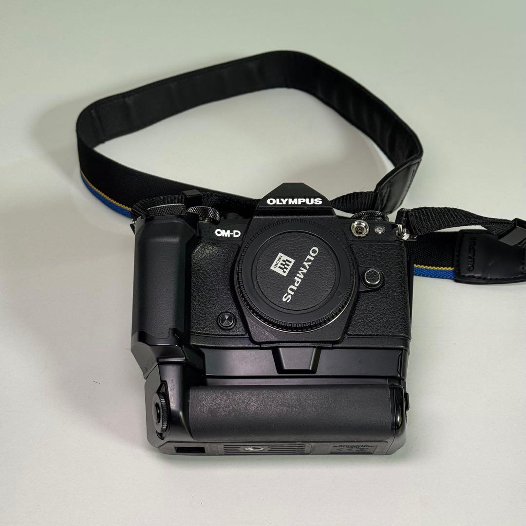 n*i様 オリンパス OM-D E-M5 MarkⅡ 　パワーバッテリーホルダー