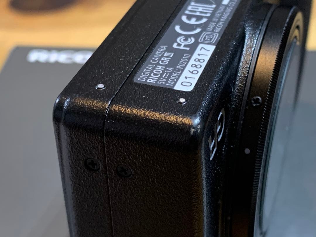 リコーRICOH GR III ブラック バッテリー2個、サムグリップ2個付き