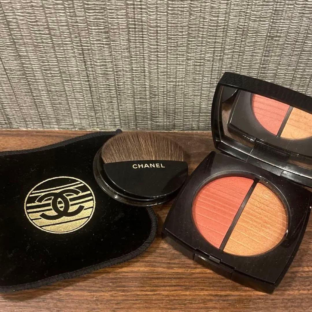 CHANEL レベージュ　ヘルシーゴールデングロウパウダーソレイユクーシャン