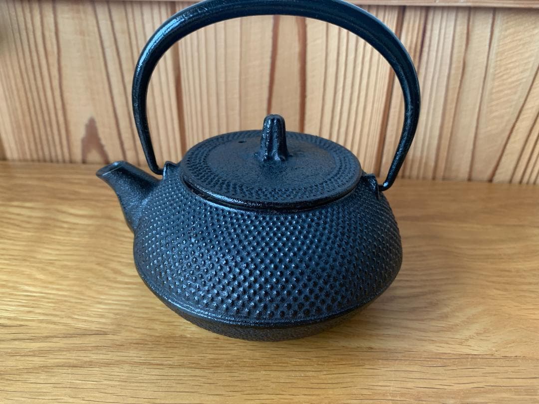 新品未使用送料込み匿名配送 南部鉄瓶急須鉄瓶 急須 アラレ模様 高橋工芸